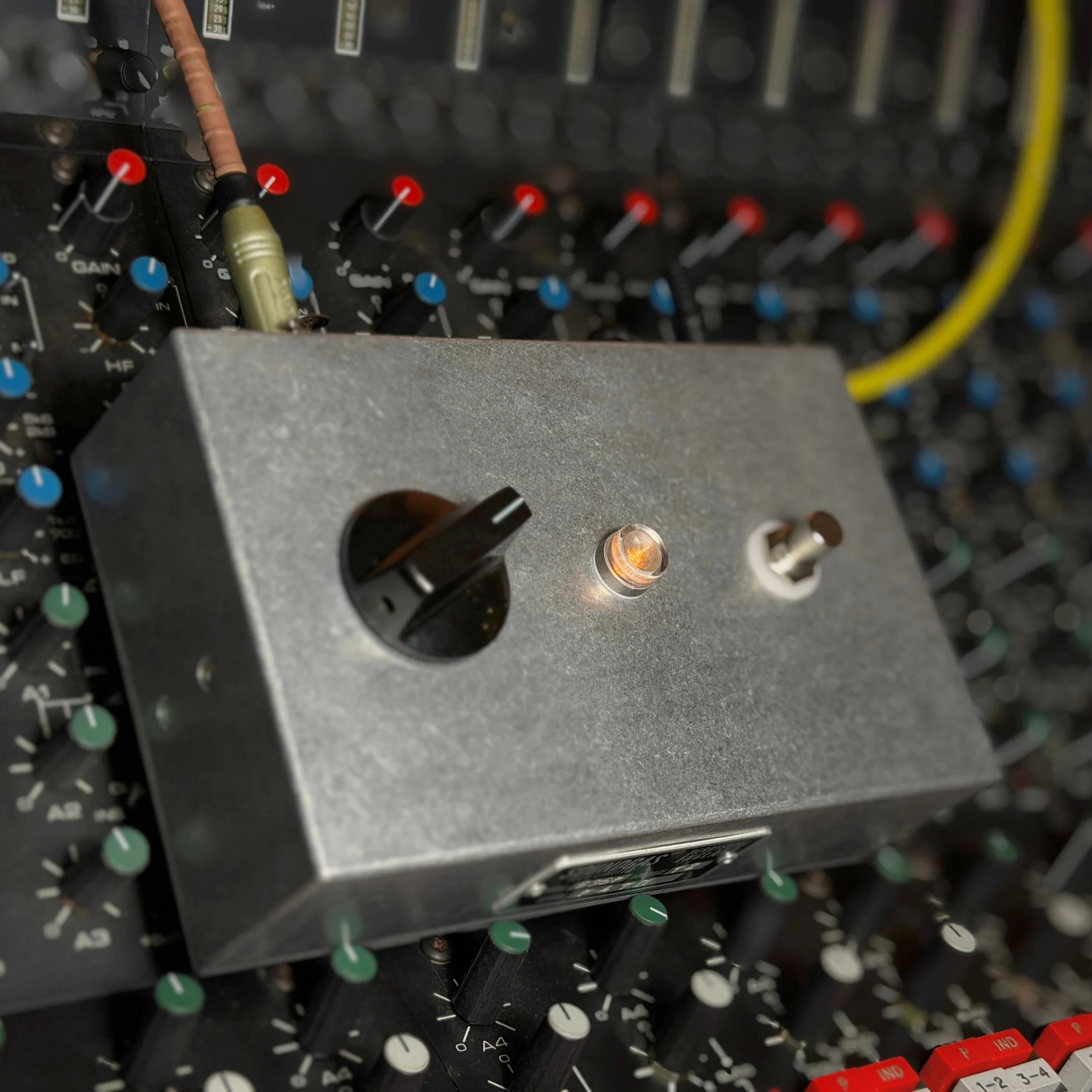 *Soundgas Type 636P - Guitar Preamp Pedal - Image 3